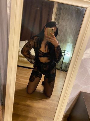 Алиса – девушка для массажа, которая знает все эрогенные зоны, работает в Москве (Ясенево)