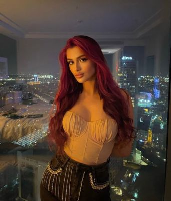 Лена — возбуждающий массаж в Москве