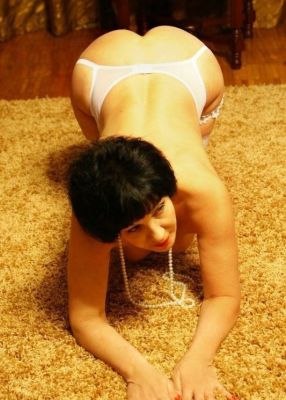 Снять девушку (Илона, рост: 165, вес: 60)