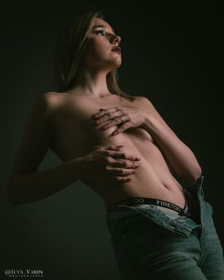 Девушка легкого поведения  Малика с аппетитными формами