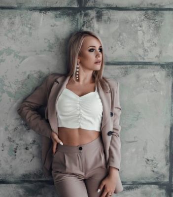 Снять девушку (Ева, рост: 178, вес: 77)