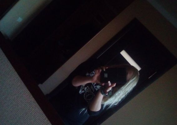 Mira — проститутка студентка